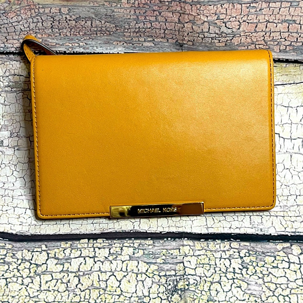 MK clutch